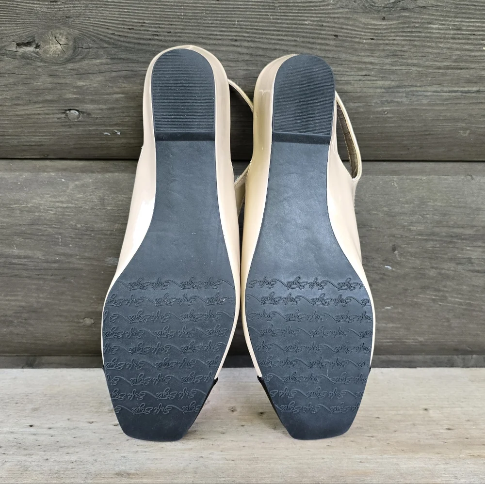 Soft Style Shirly Parisian Chic Two-Tone Sqaure Toe Comfort Wedge 10M